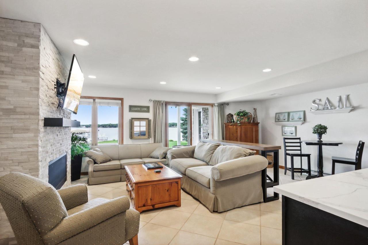 S75W18642 Kingston DRIVE