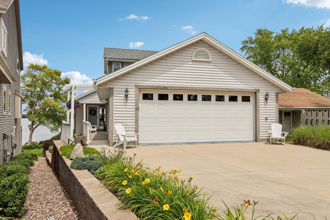 S75W18642 Kingston DRIVE