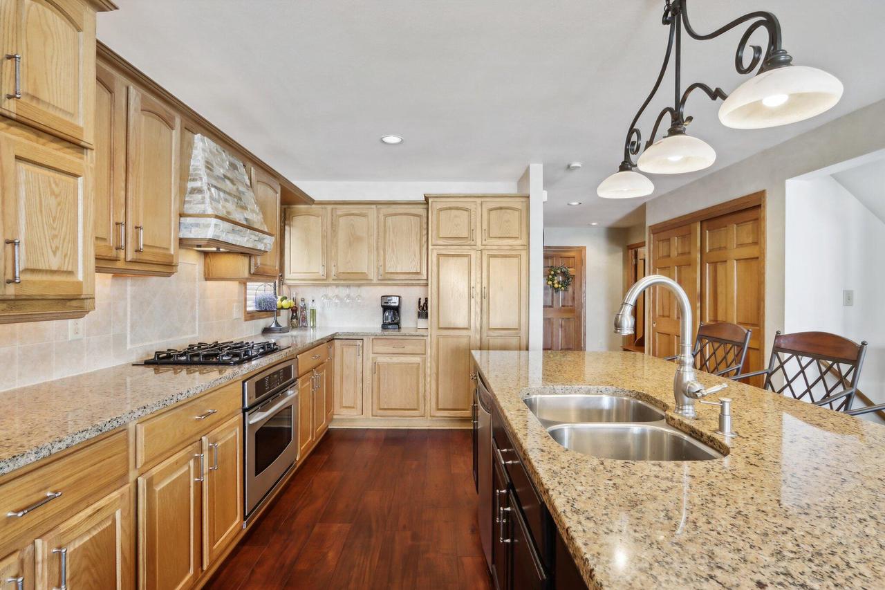 S75W18642 Kingston DRIVE