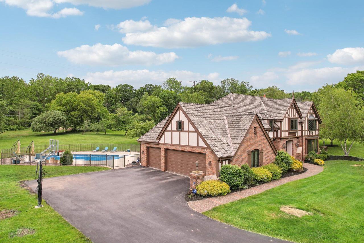 N8W29926 Woodcrest DRIVE