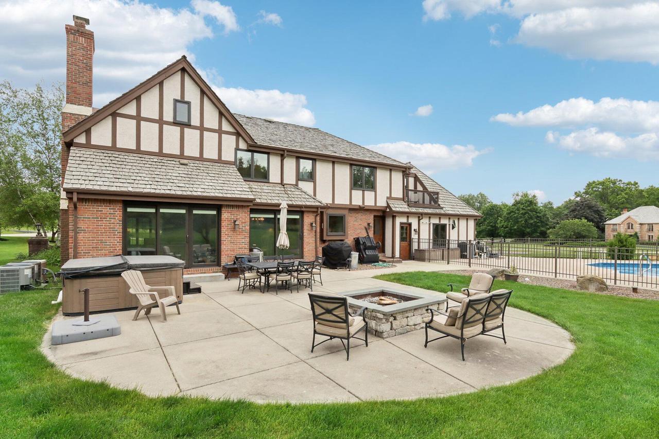 N8W29926 Woodcrest DRIVE