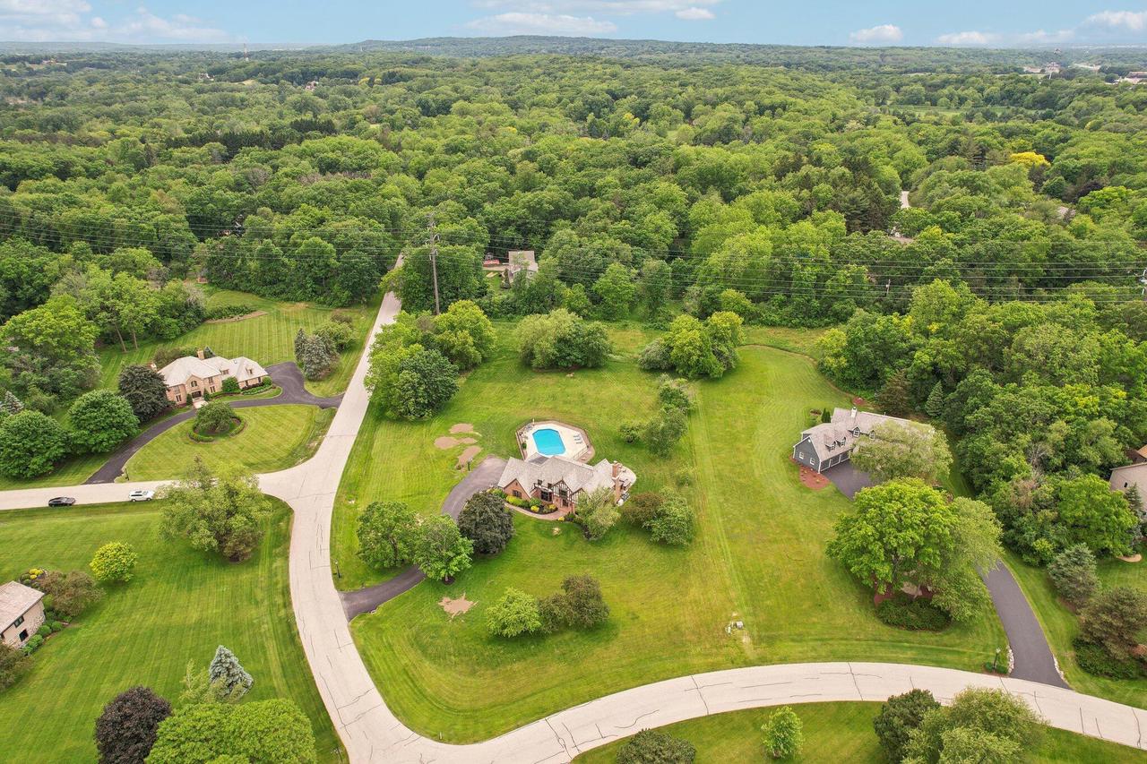 N8W29926 Woodcrest DRIVE