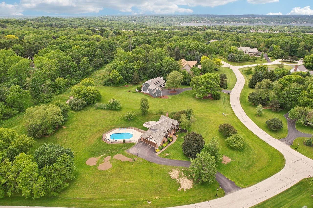 N8W29926 Woodcrest DRIVE