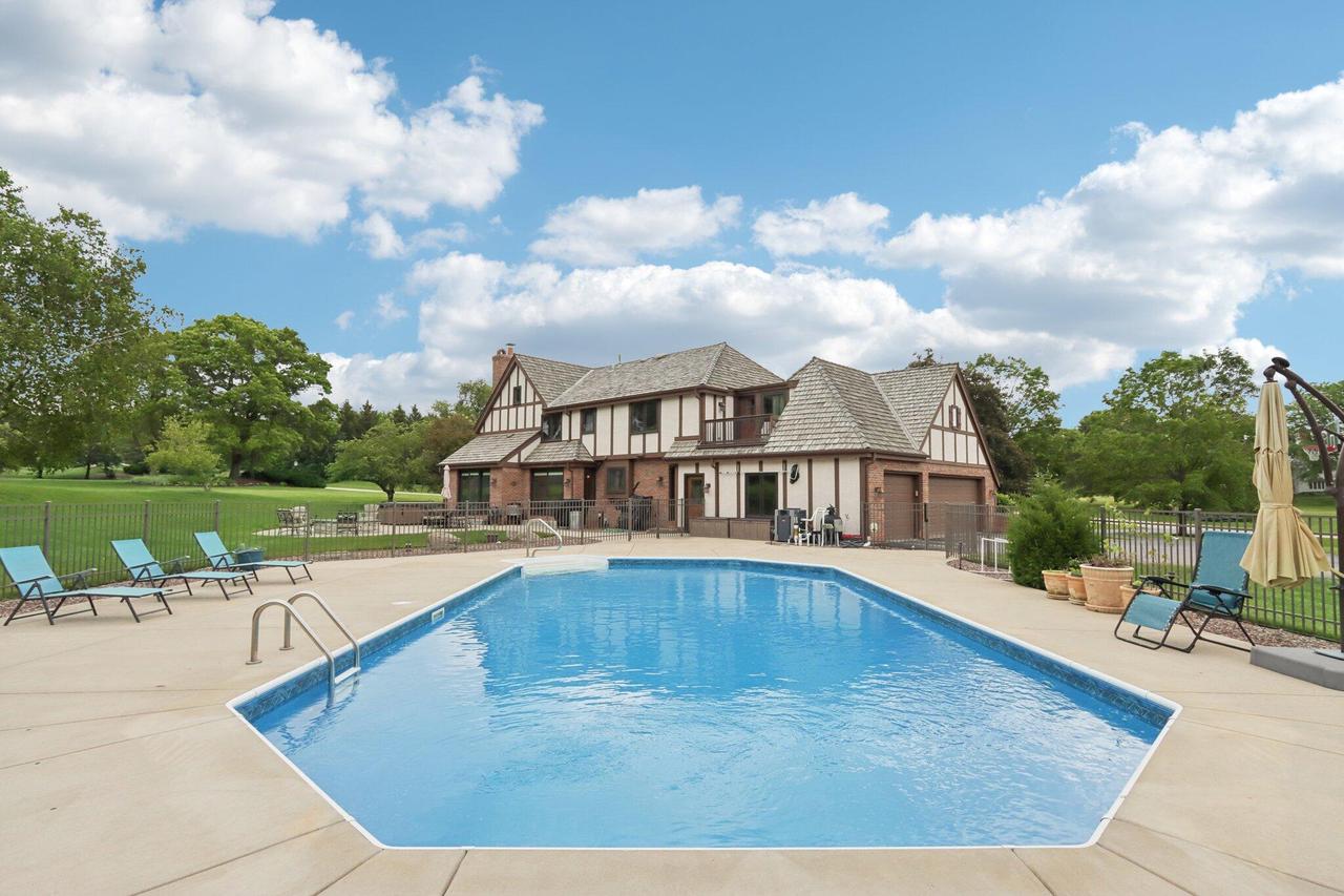 N8W29926 Woodcrest DRIVE