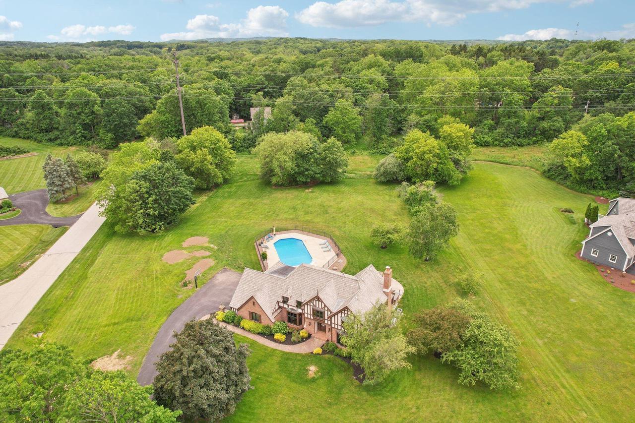 N8W29926 Woodcrest DRIVE