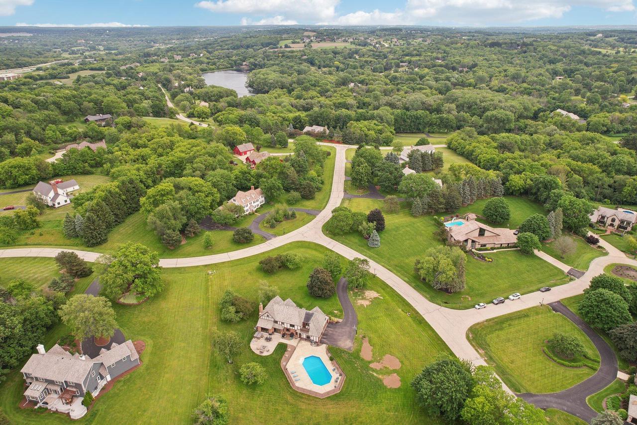 N8W29926 Woodcrest DRIVE