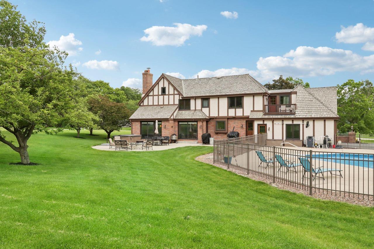 N8W29926 Woodcrest DRIVE