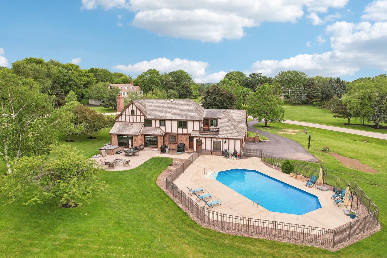 N8W29926 Woodcrest DRIVE