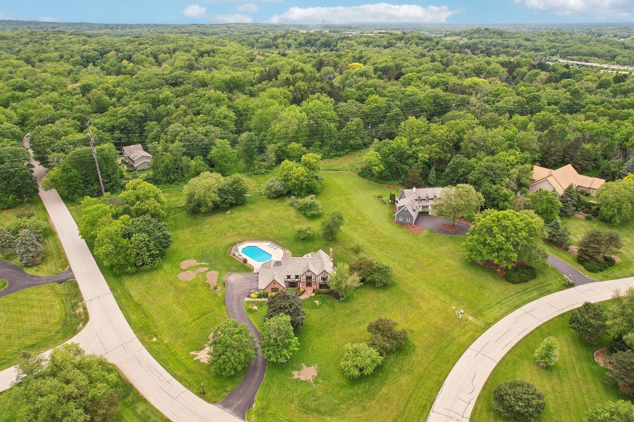 N8W29926 Woodcrest DRIVE