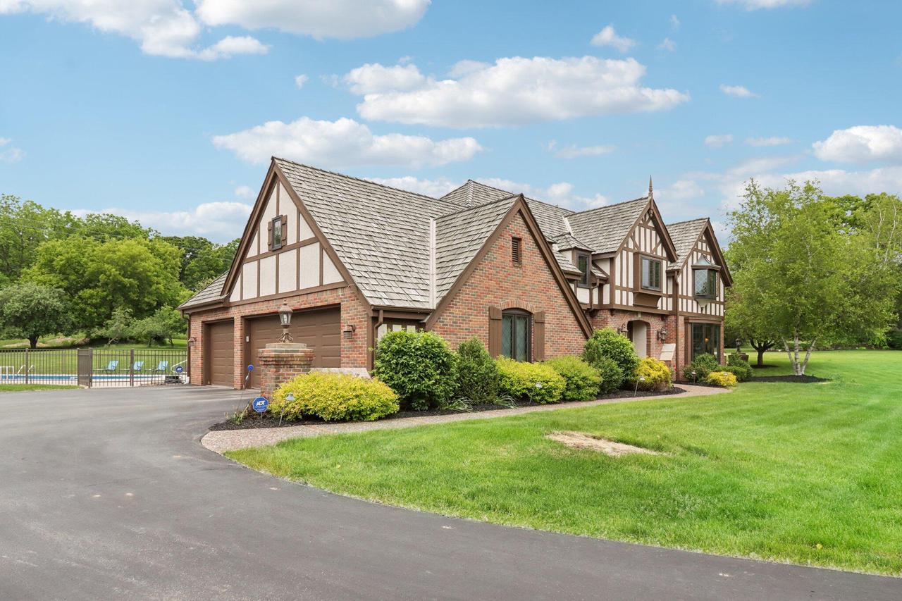 N8W29926 Woodcrest DRIVE