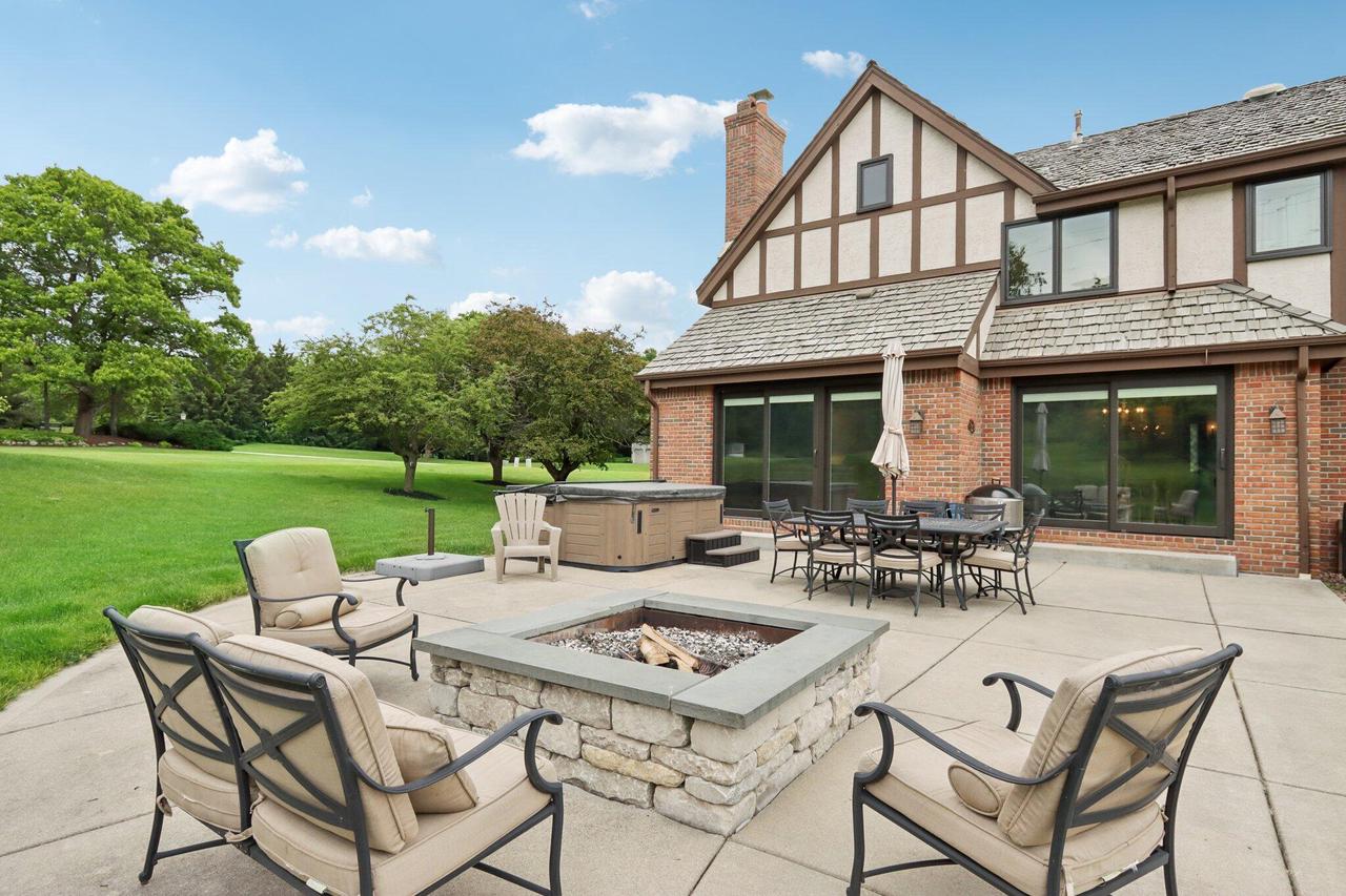 N8W29926 Woodcrest DRIVE