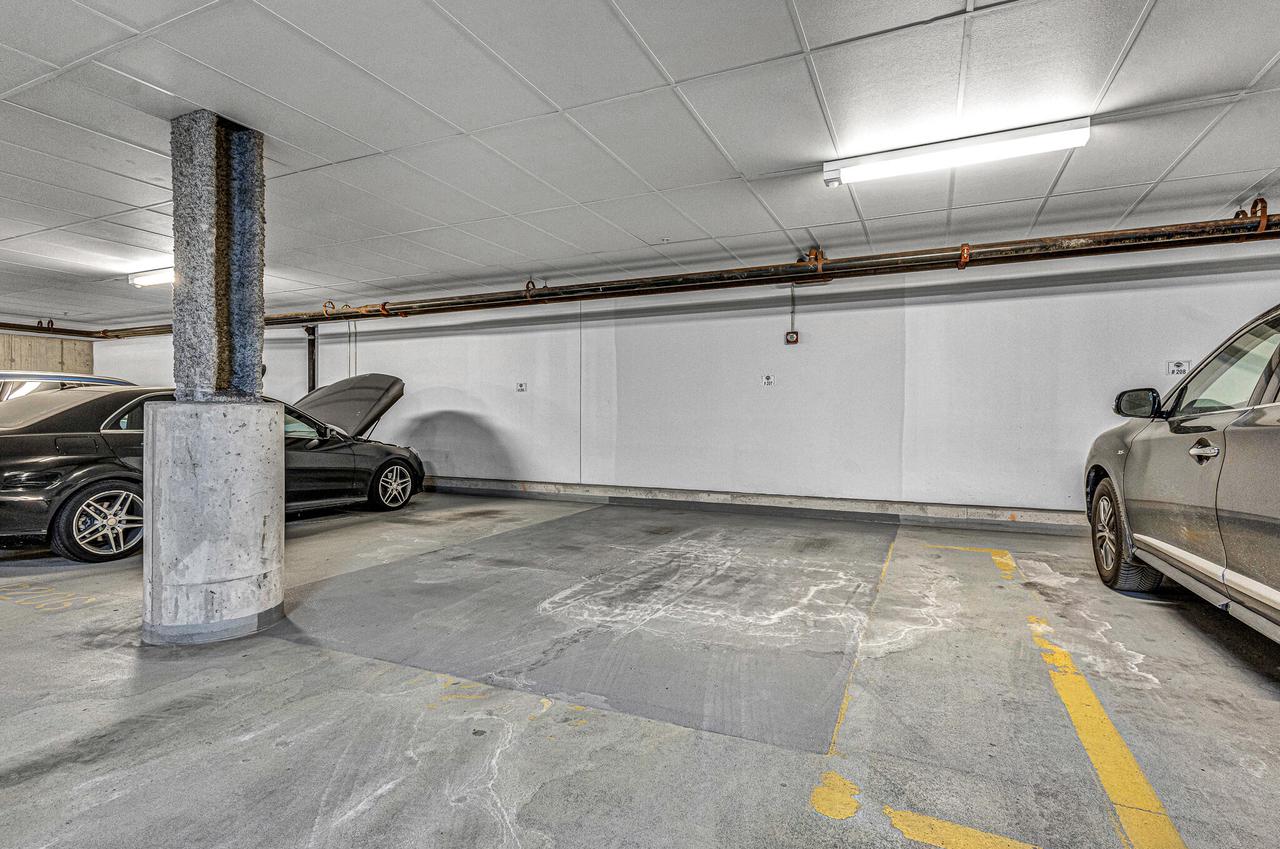 106 West Seeboth STREET 512