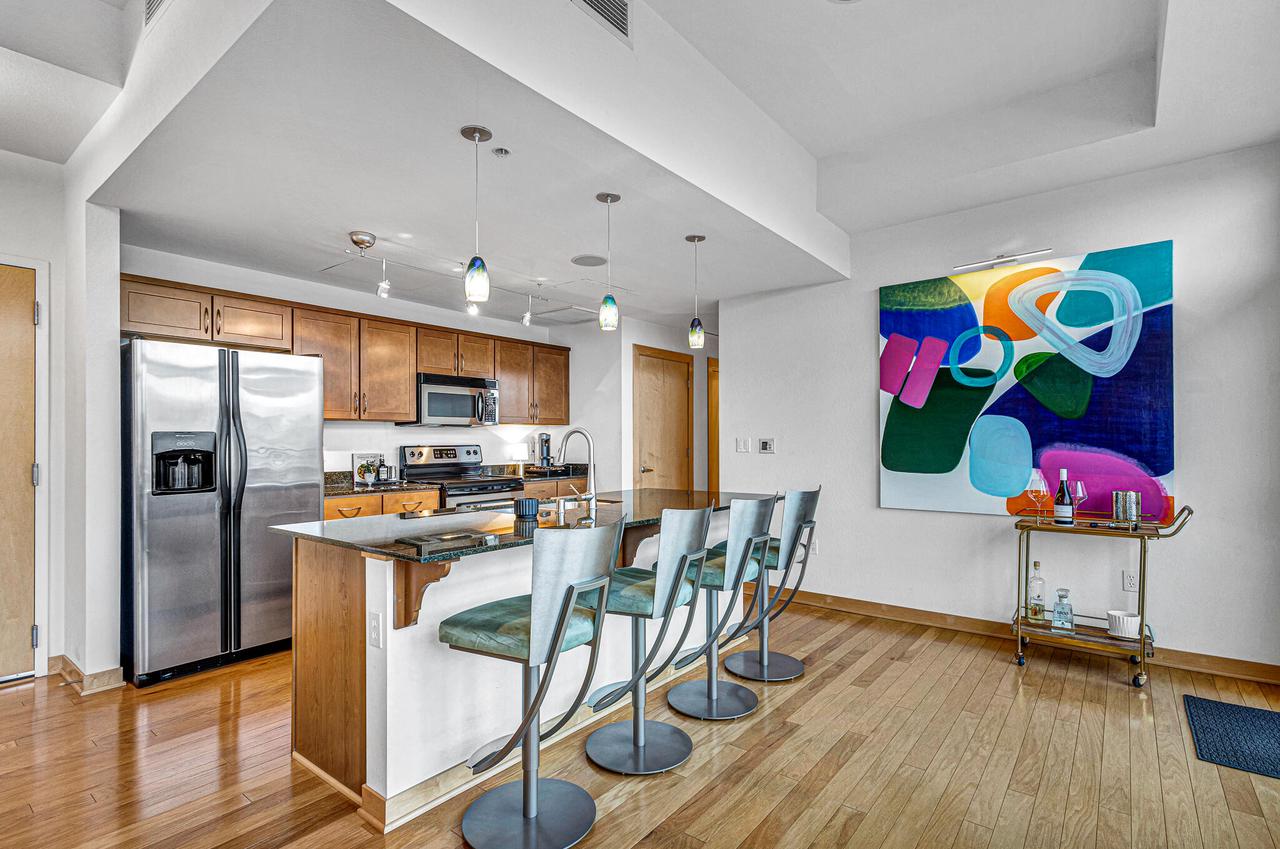 106 West Seeboth STREET 512