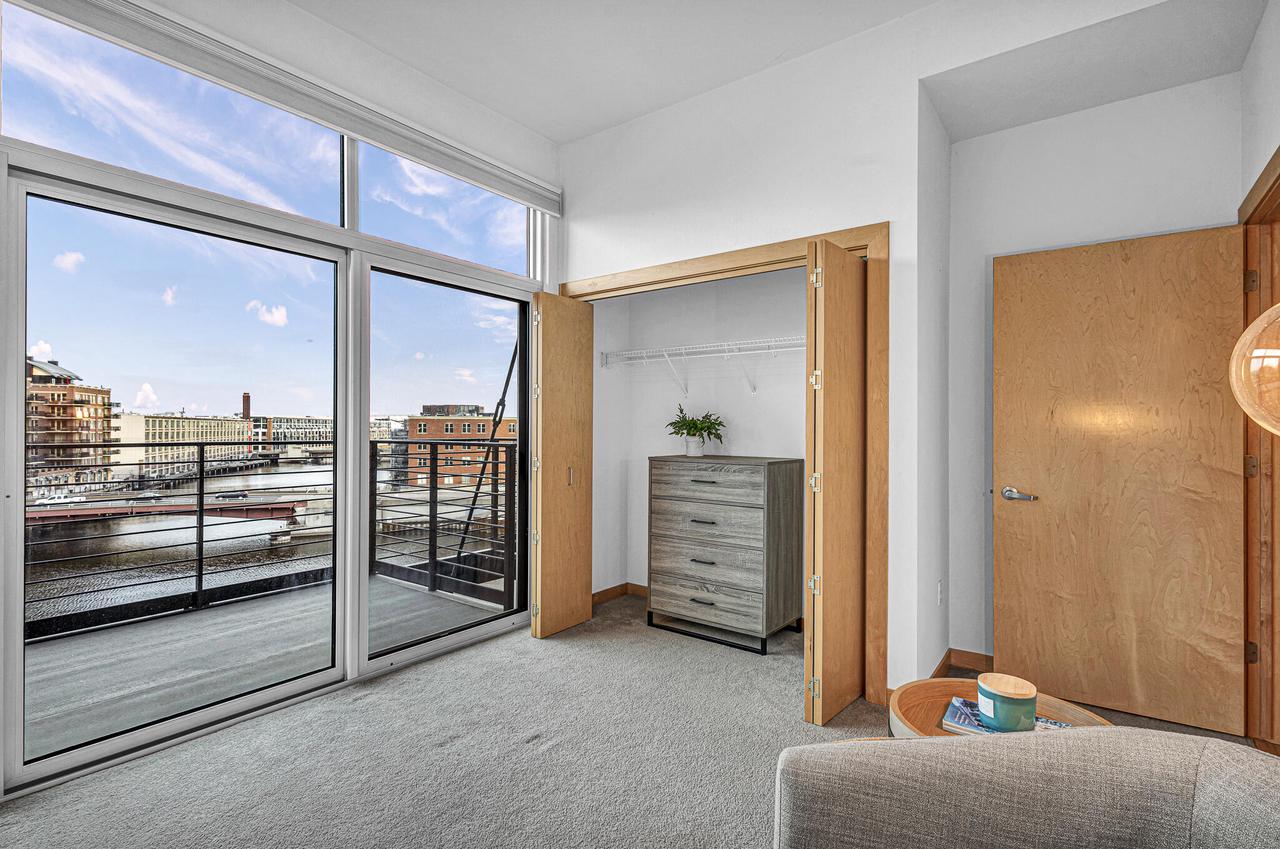 106 West Seeboth STREET 512