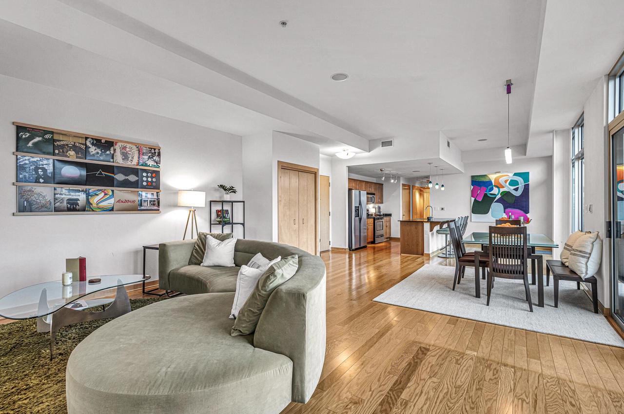 106 West Seeboth STREET 512