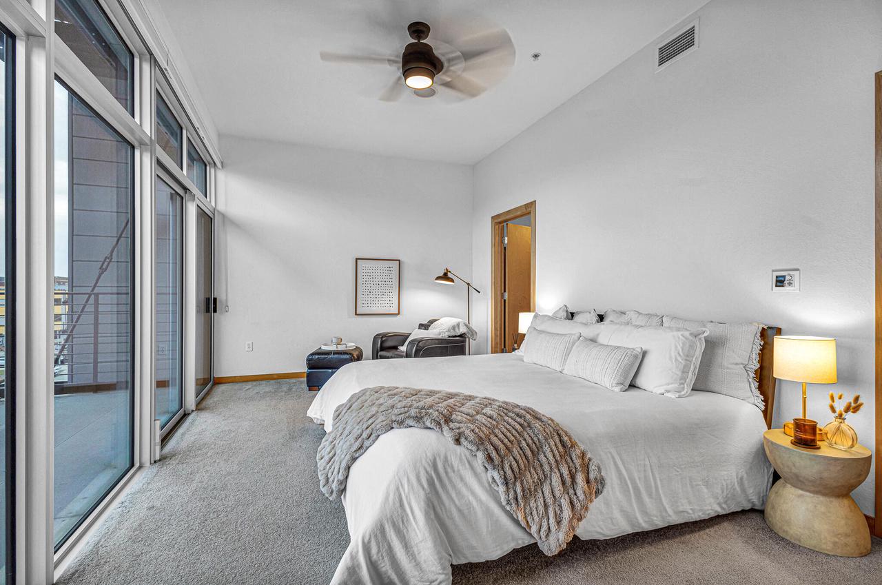 106 West Seeboth STREET 512