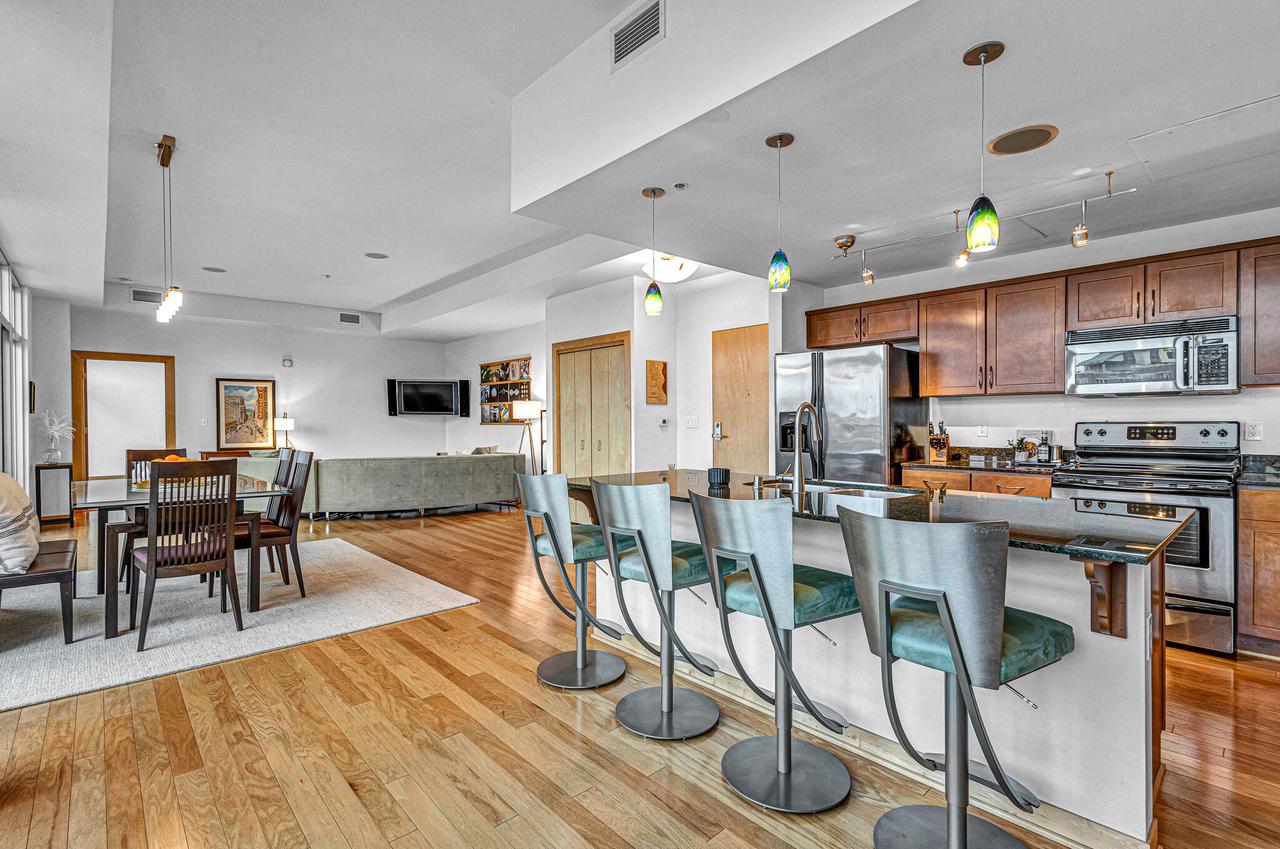 106 West Seeboth STREET 512