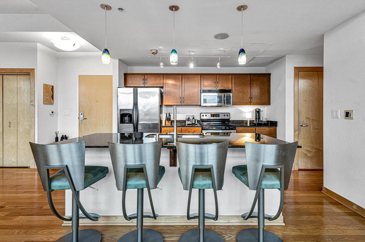 106 West Seeboth STREET 512