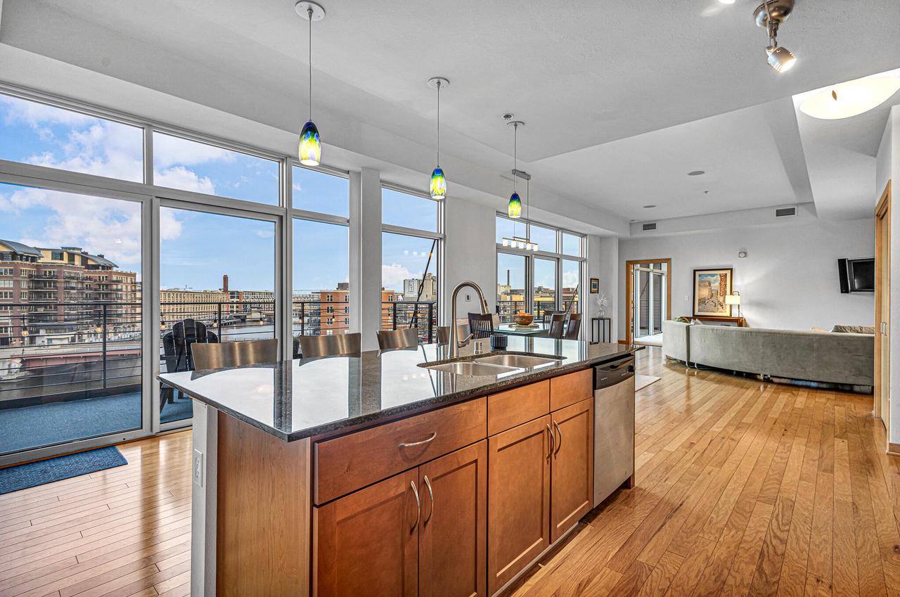 106 West Seeboth STREET 512