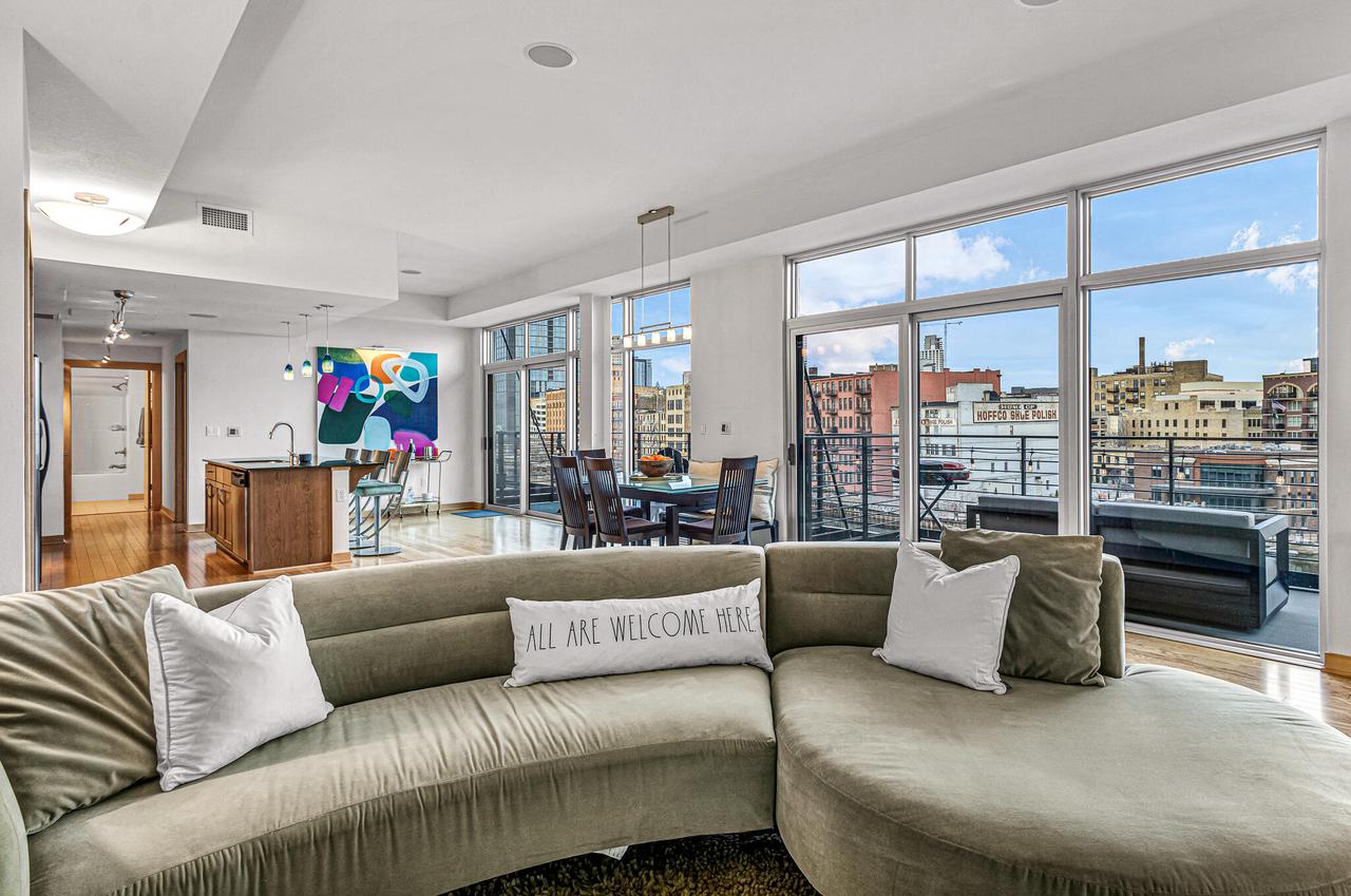 106 West Seeboth STREET 512