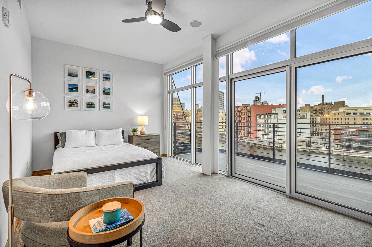 106 West Seeboth STREET 512