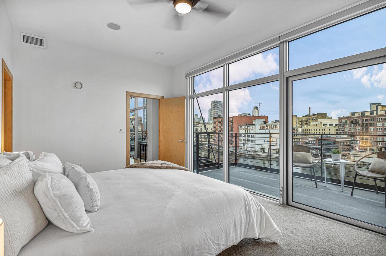 106 West Seeboth STREET 512