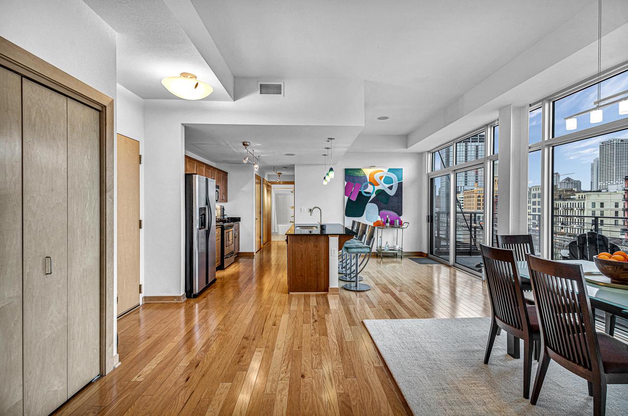 106 West Seeboth STREET 512