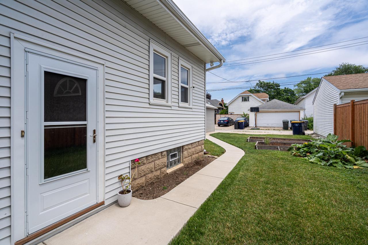 1020 South 77th STREET