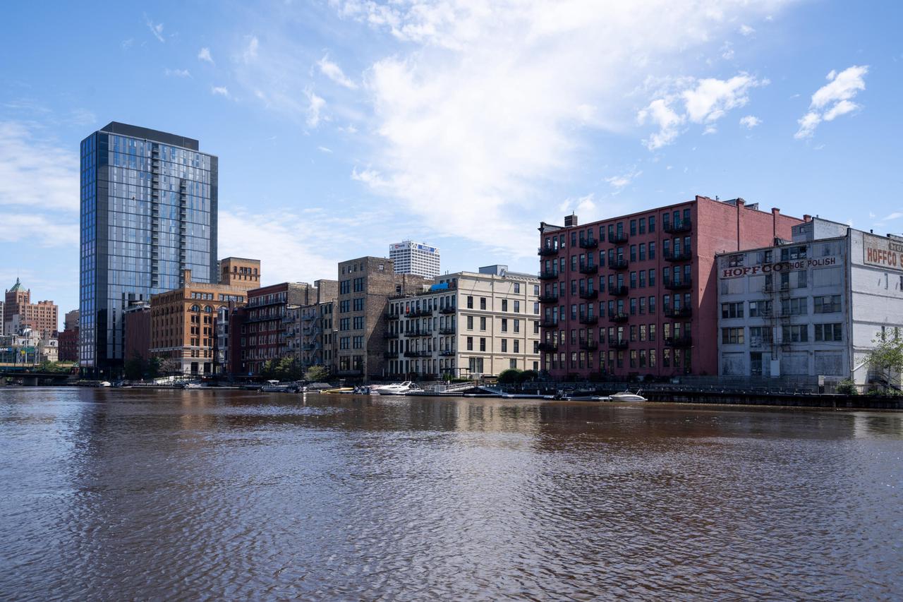 106 West Seeboth STREET 903