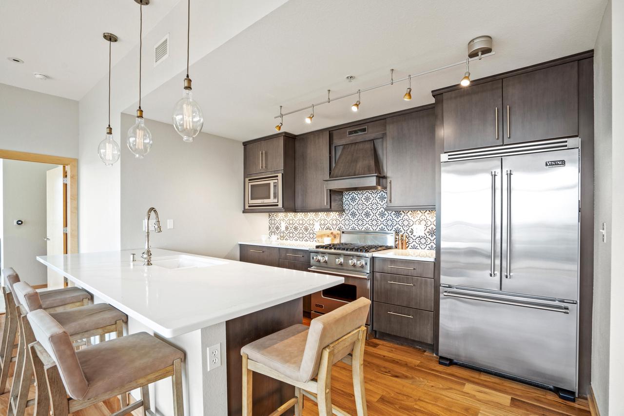 106 West Seeboth STREET 903