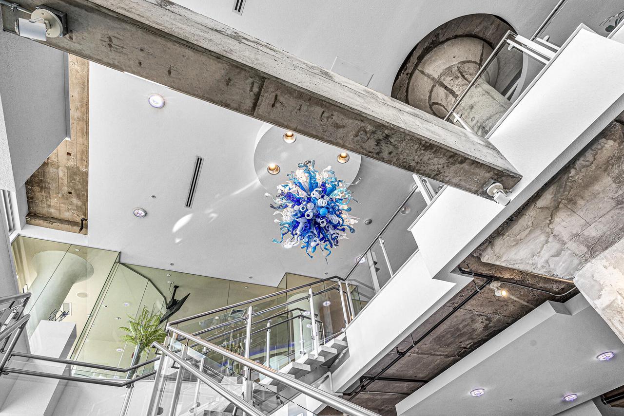 106 West Seeboth STREET 903