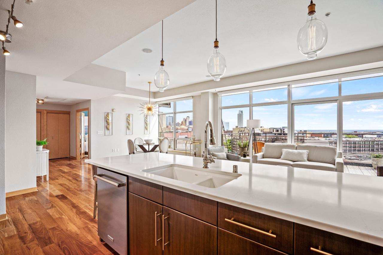 106 West Seeboth STREET 903