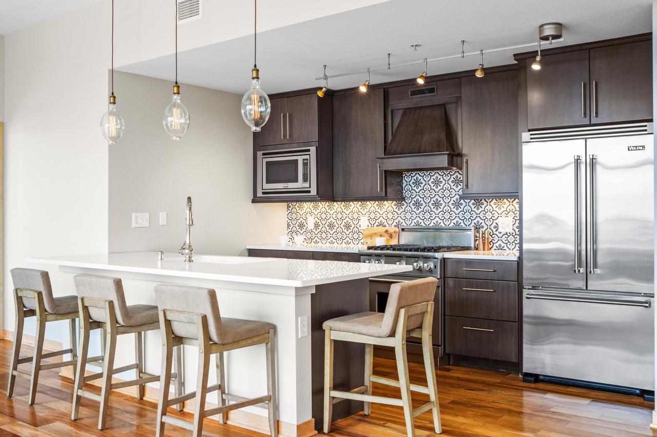 106 West Seeboth STREET 903