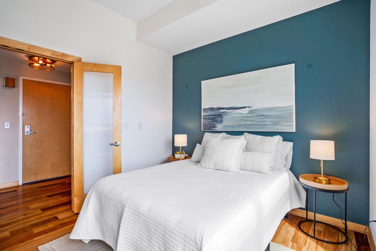 106 West Seeboth STREET 903