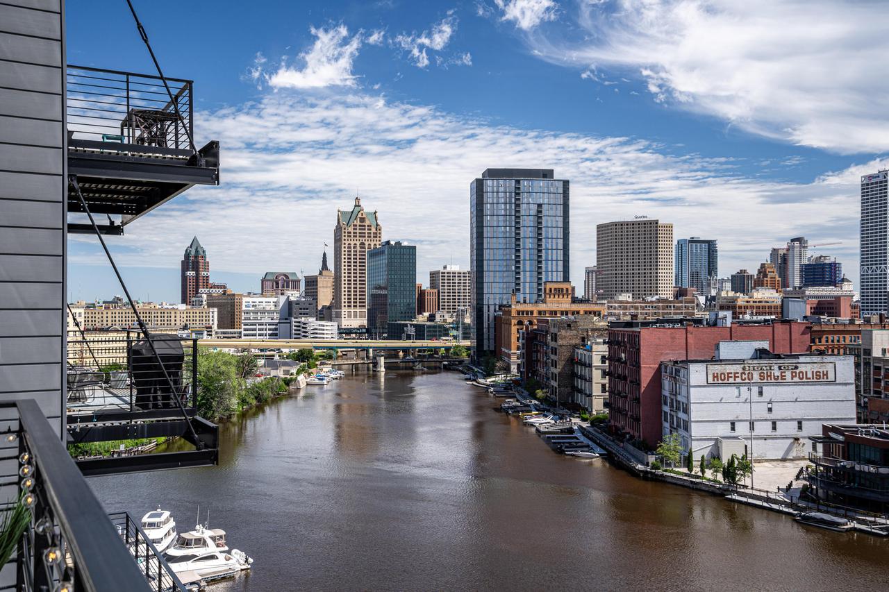 106 West Seeboth STREET 903