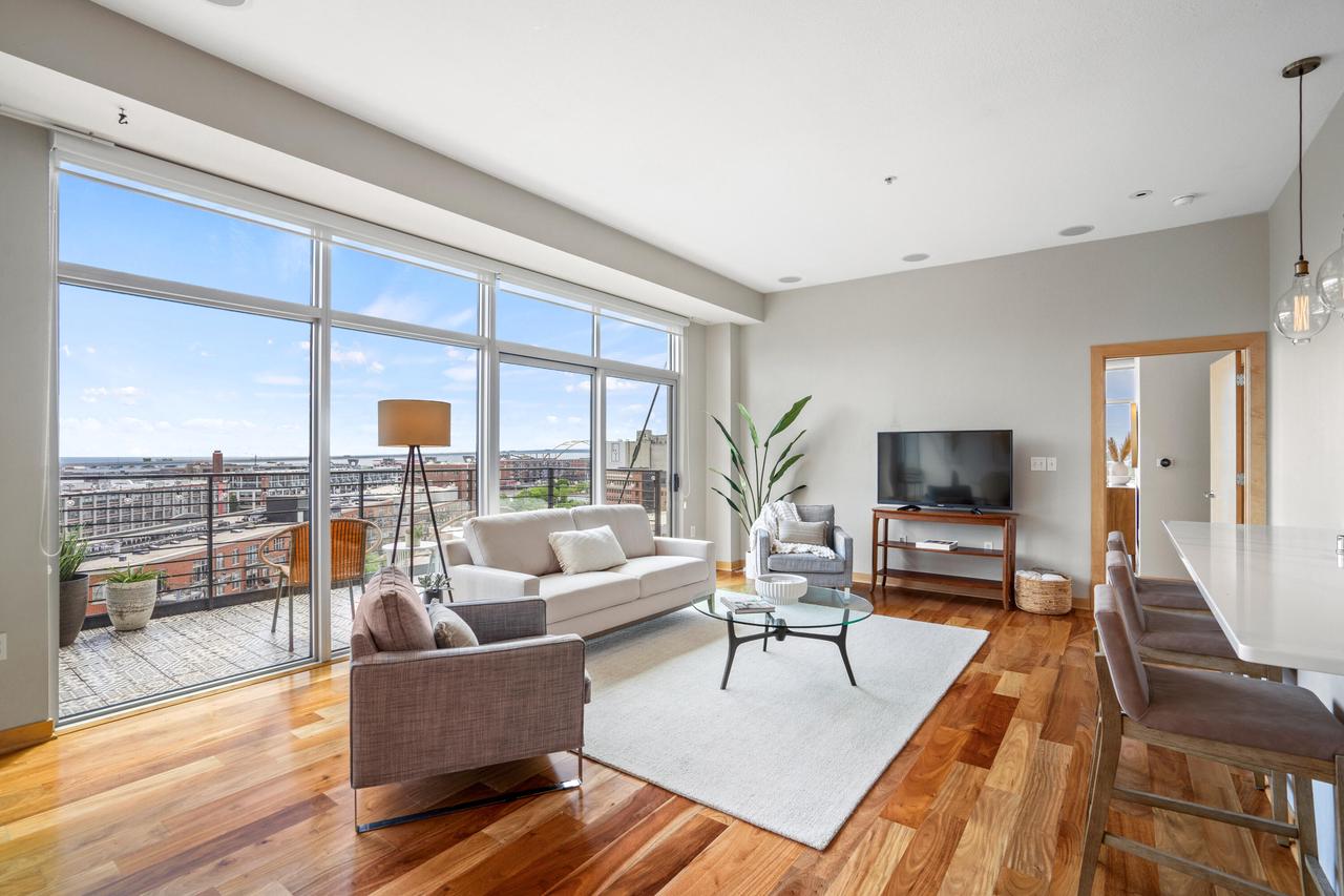 106 West Seeboth STREET 903