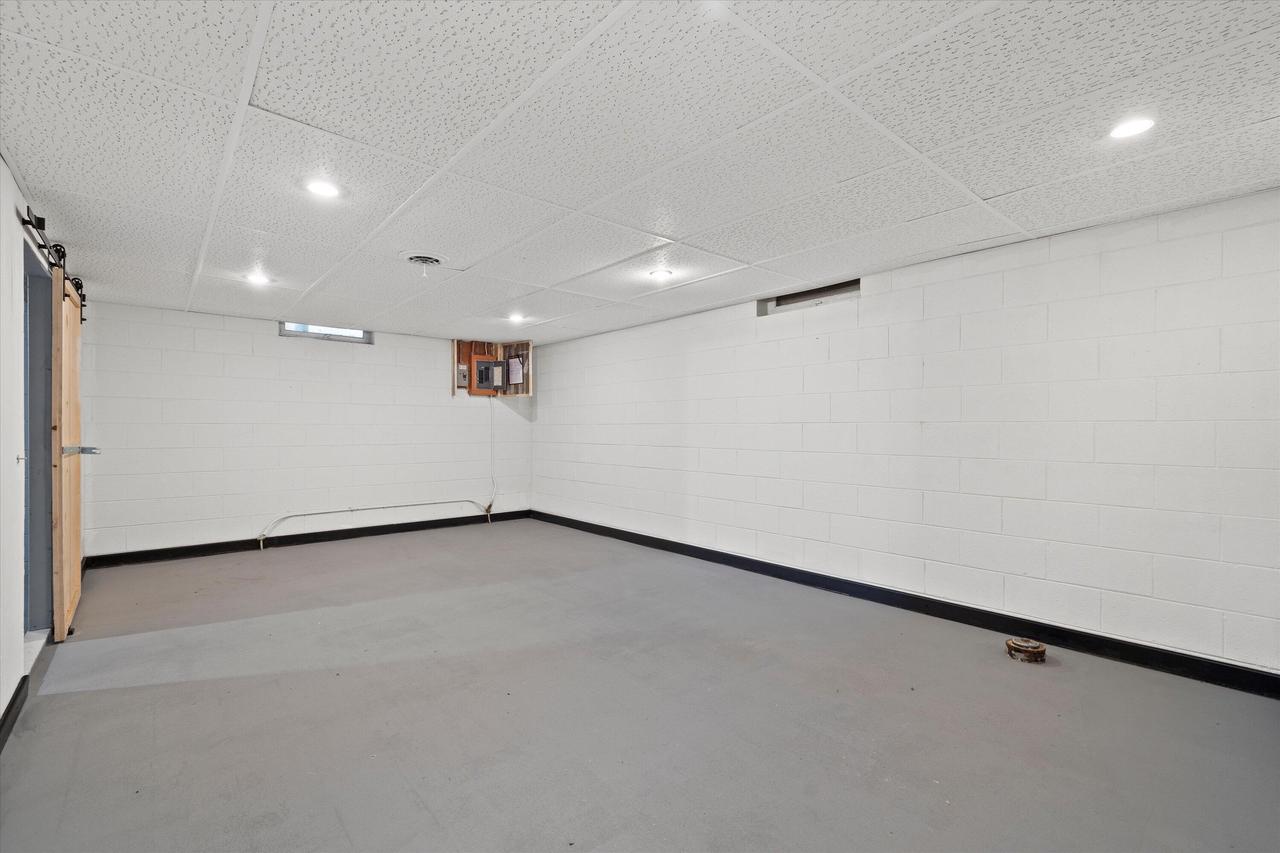 11333 West Edgerton AVENUE