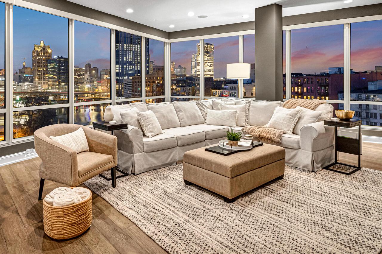 106 West Seeboth STREET 718