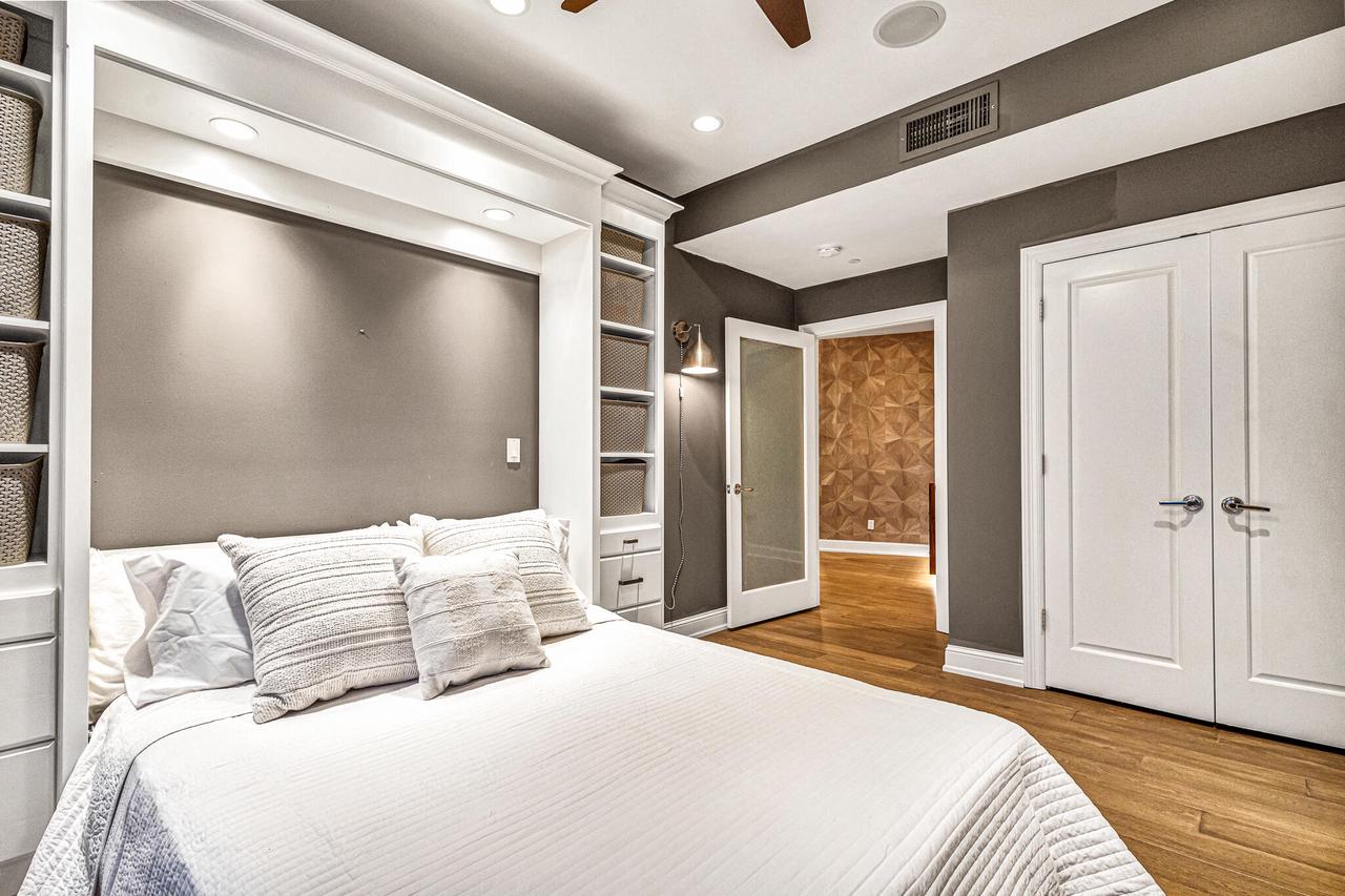 106 West Seeboth STREET 718