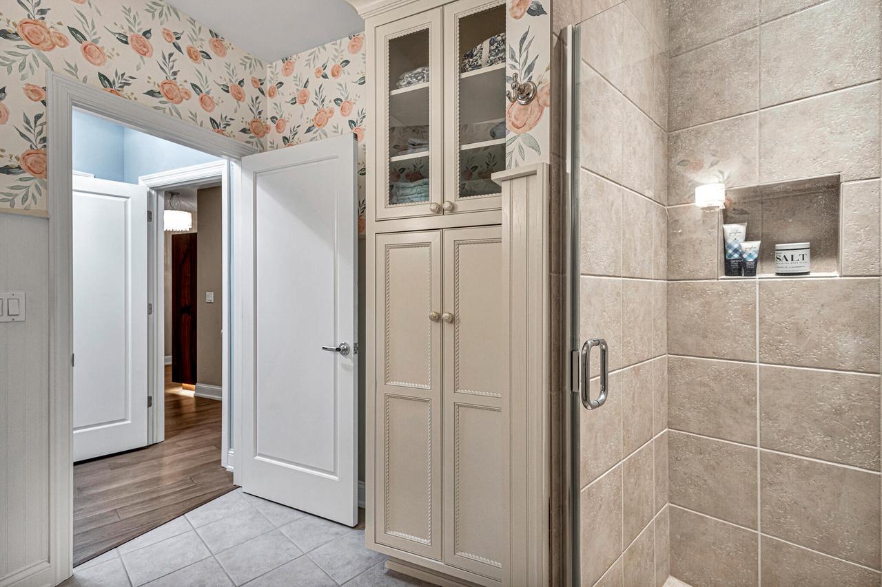 106 West Seeboth STREET 718