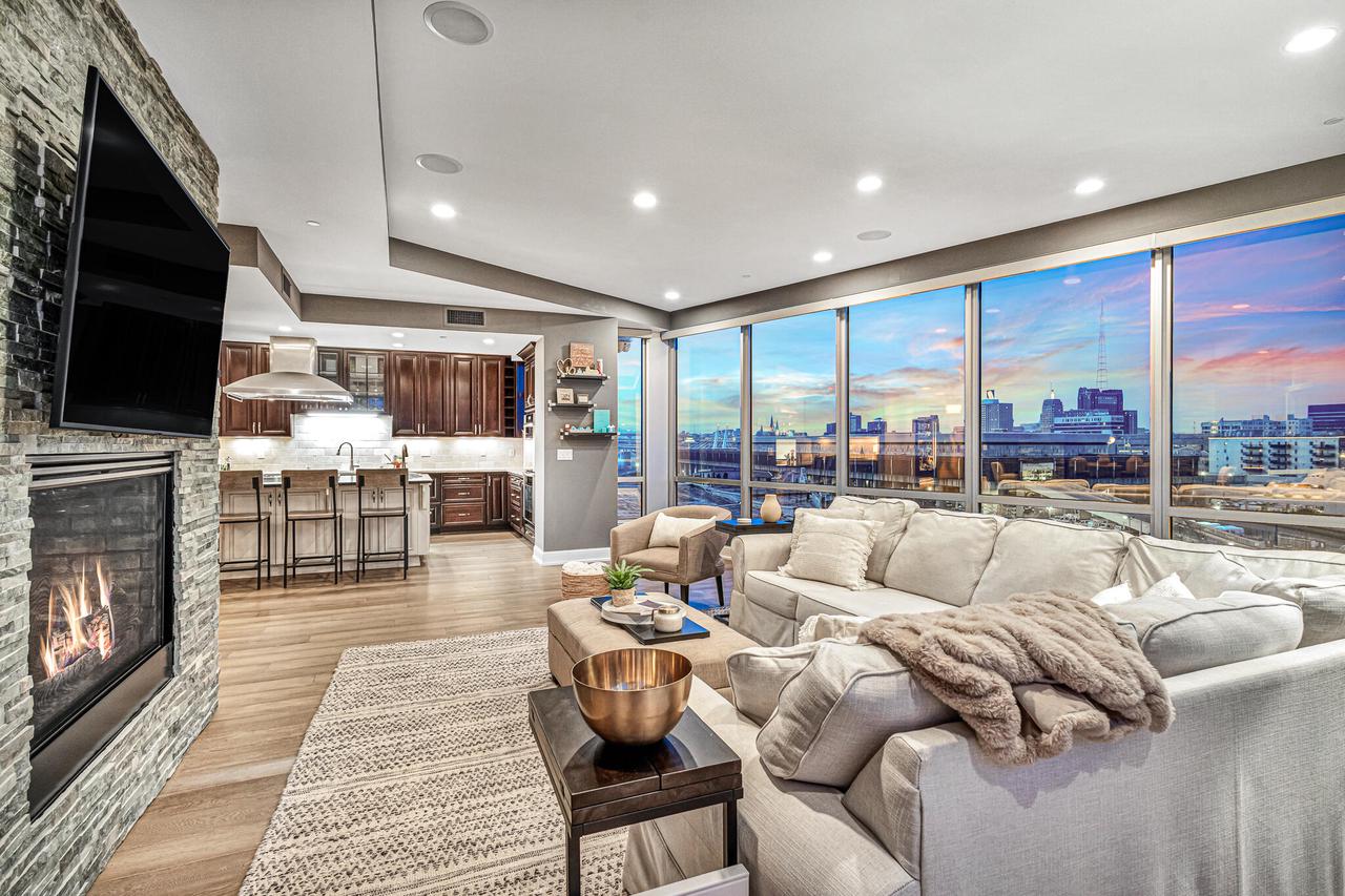 106 West Seeboth STREET 718