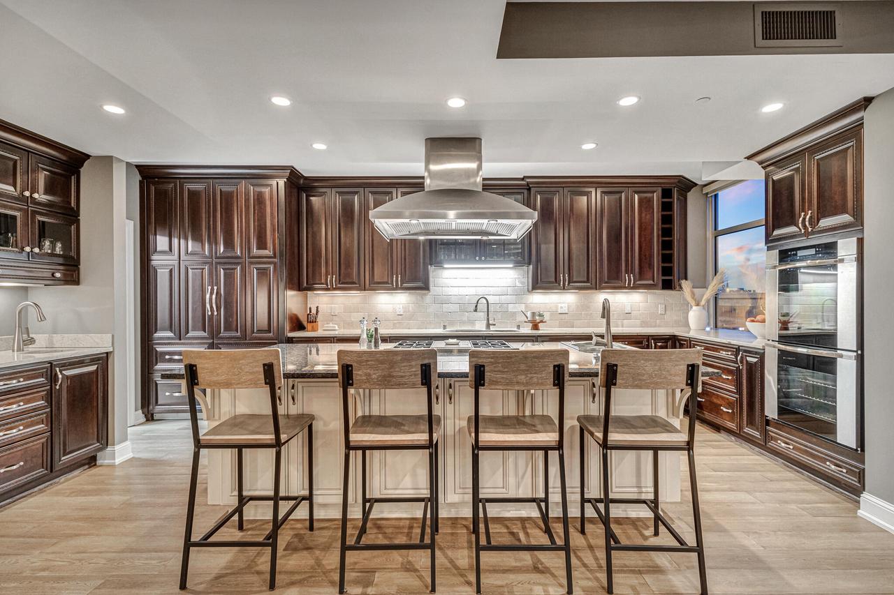 106 West Seeboth STREET 718