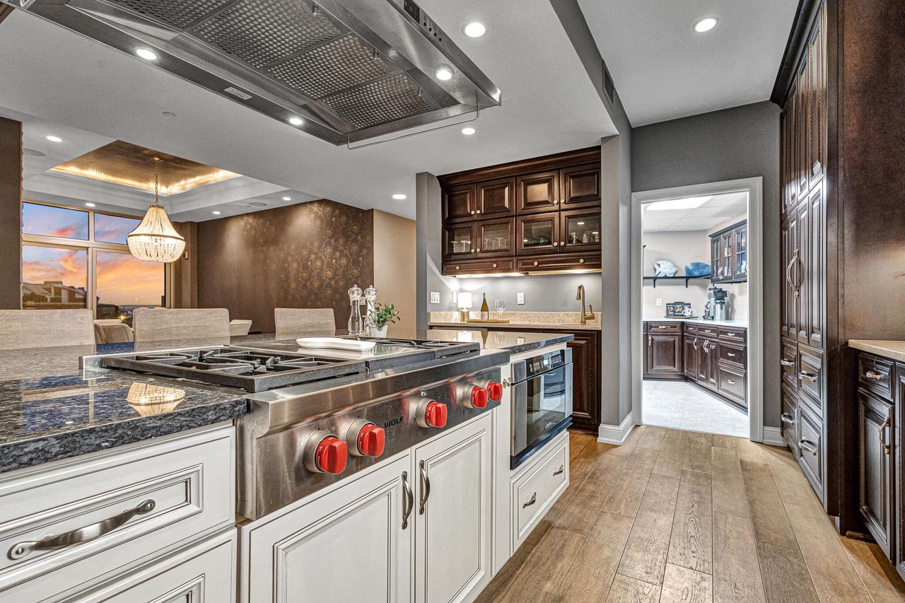 106 West Seeboth STREET 718