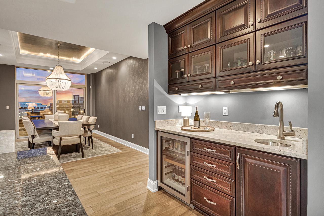 106 West Seeboth STREET 718