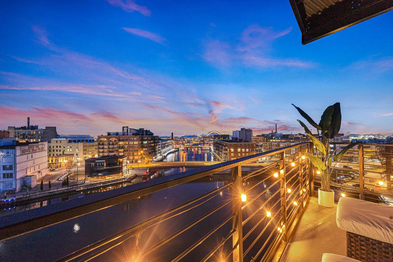 106 West Seeboth STREET 718