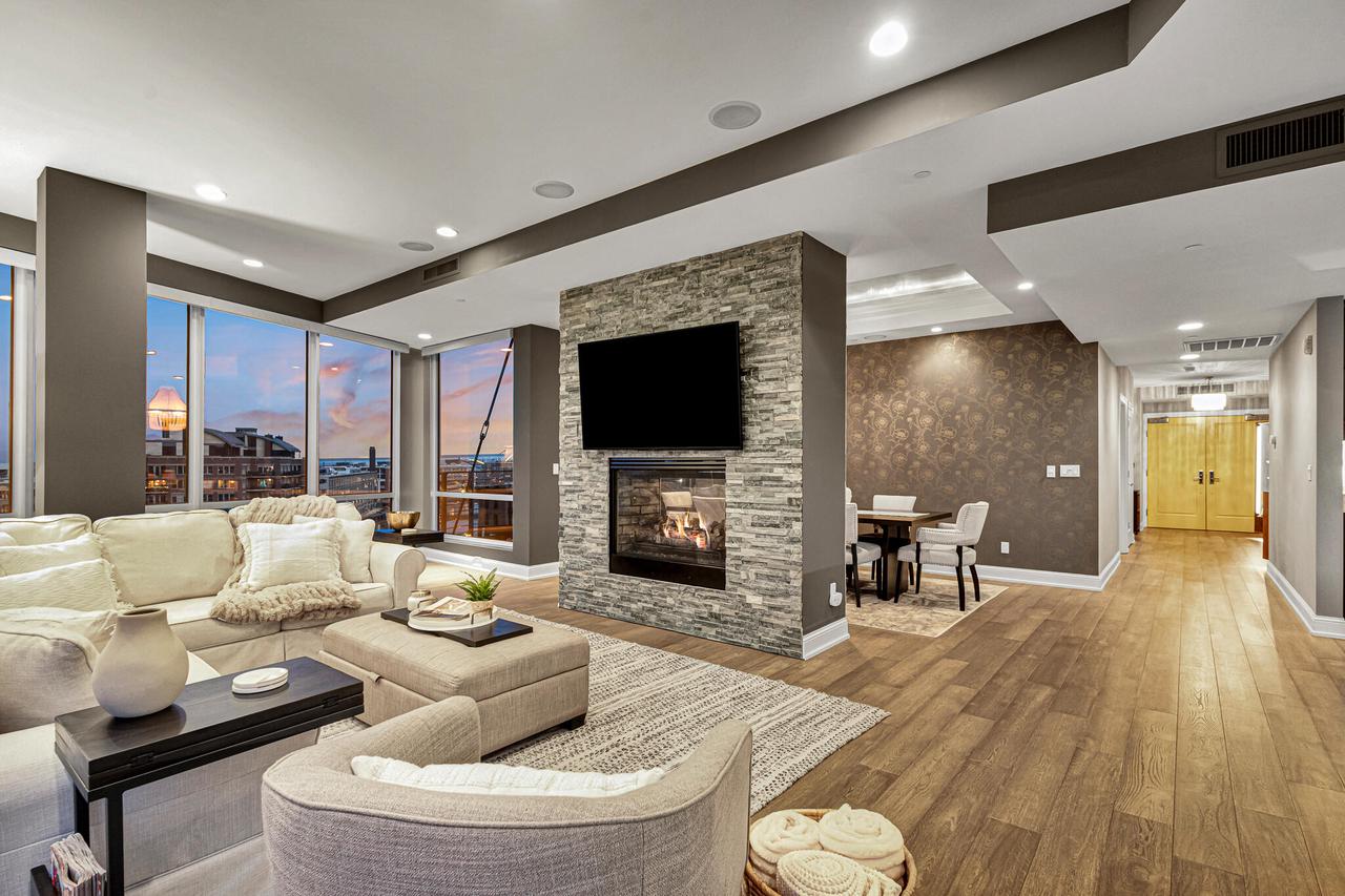 106 West Seeboth STREET 718