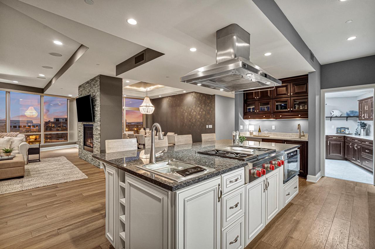 106 West Seeboth STREET 718