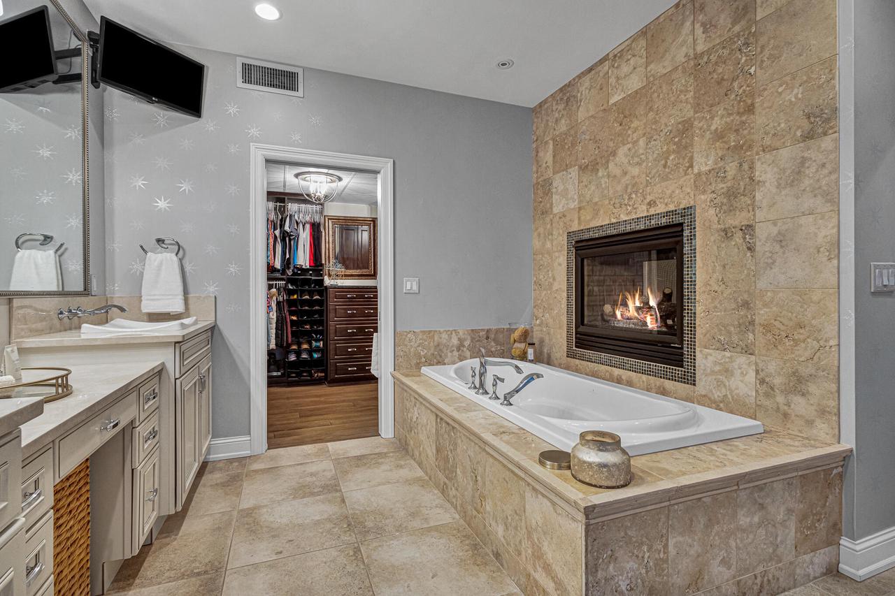 106 West Seeboth STREET 718