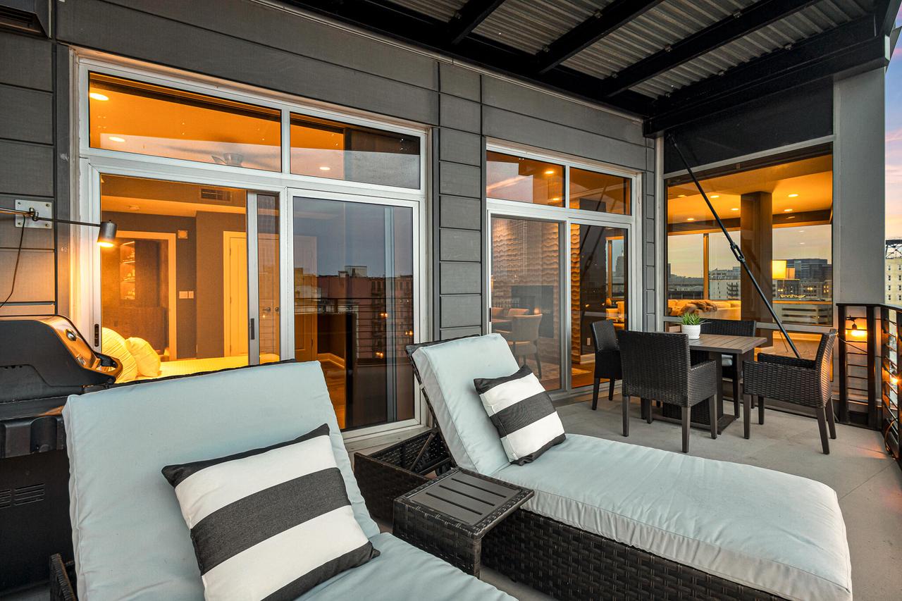 106 West Seeboth STREET 718