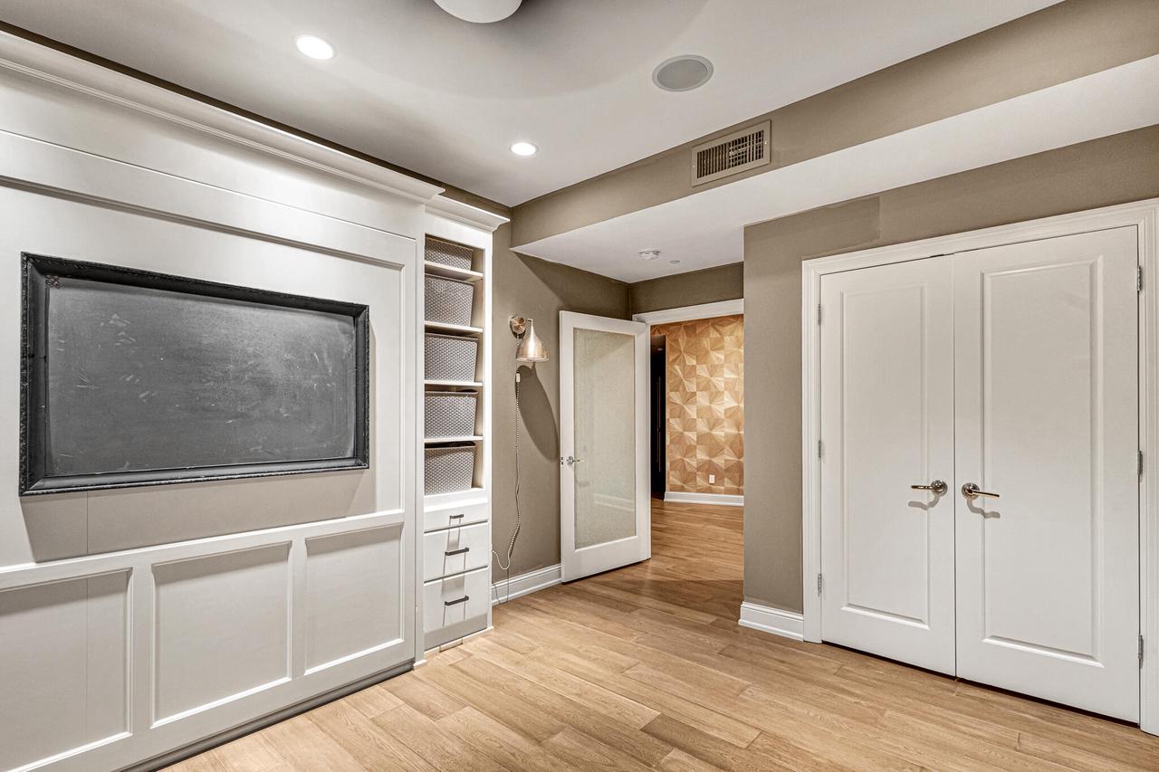 106 West Seeboth STREET 718